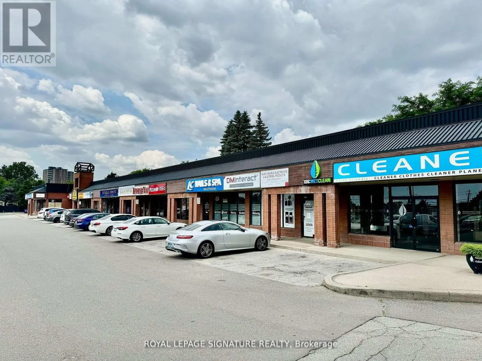 PART E1 - 801 DUNDAS STREET E