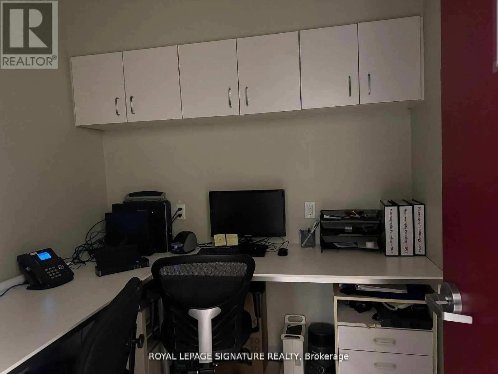 PART E1 - 801 DUNDAS STREET E