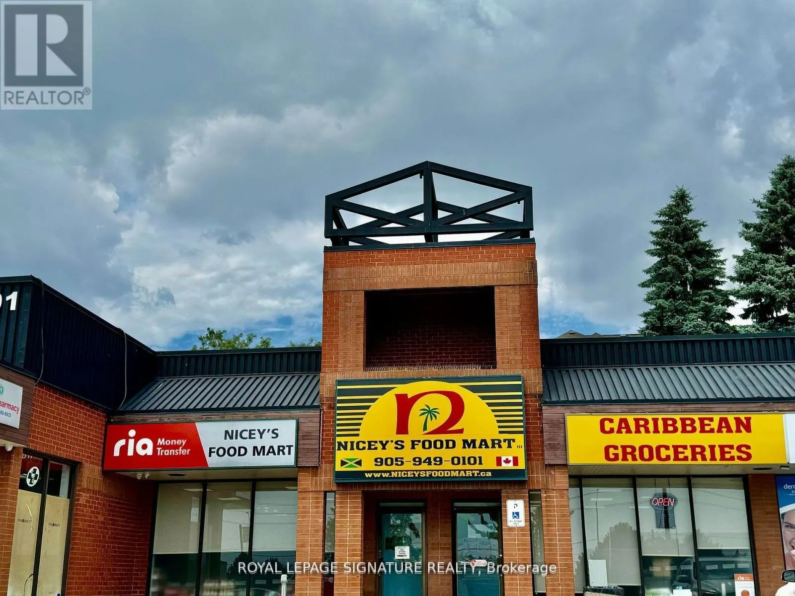 PART E1 - 801 DUNDAS STREET E