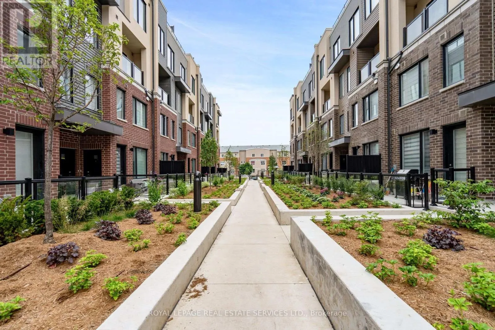 11 - 3425 RIDGEWAY DRIVE