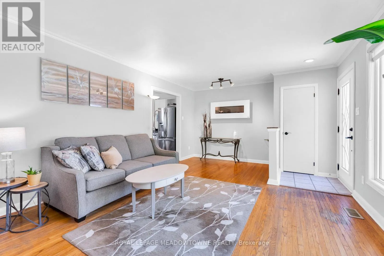 79 REXWAY DRIVE