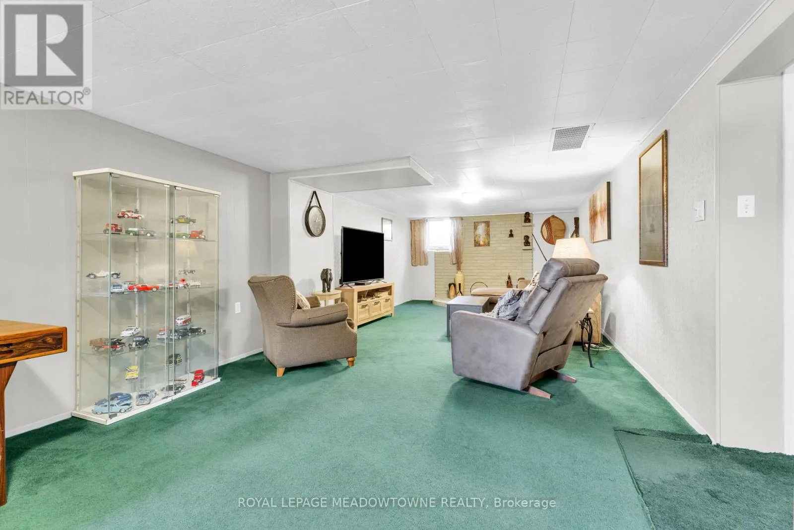 79 REXWAY DRIVE
