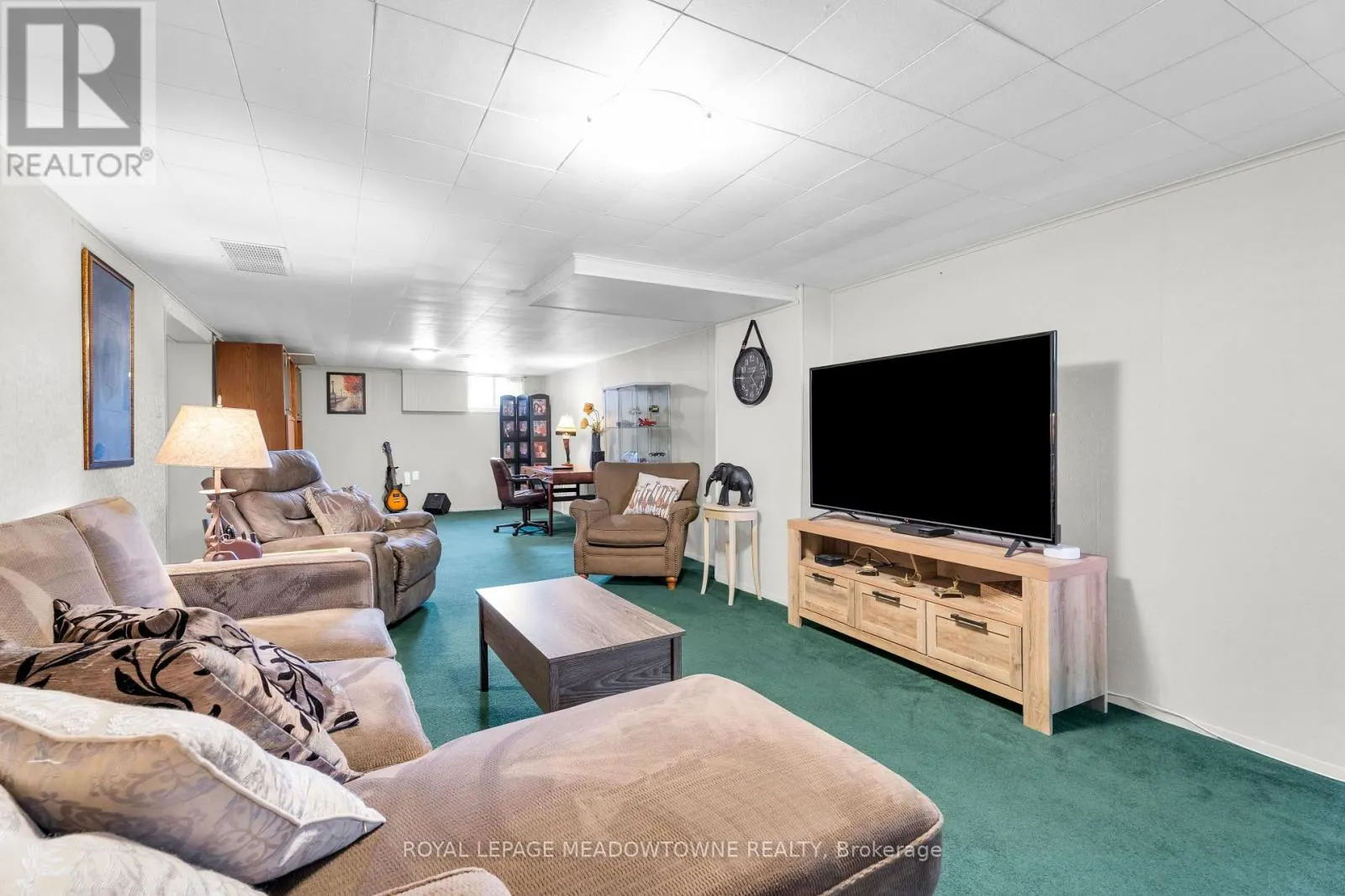 79 REXWAY DRIVE