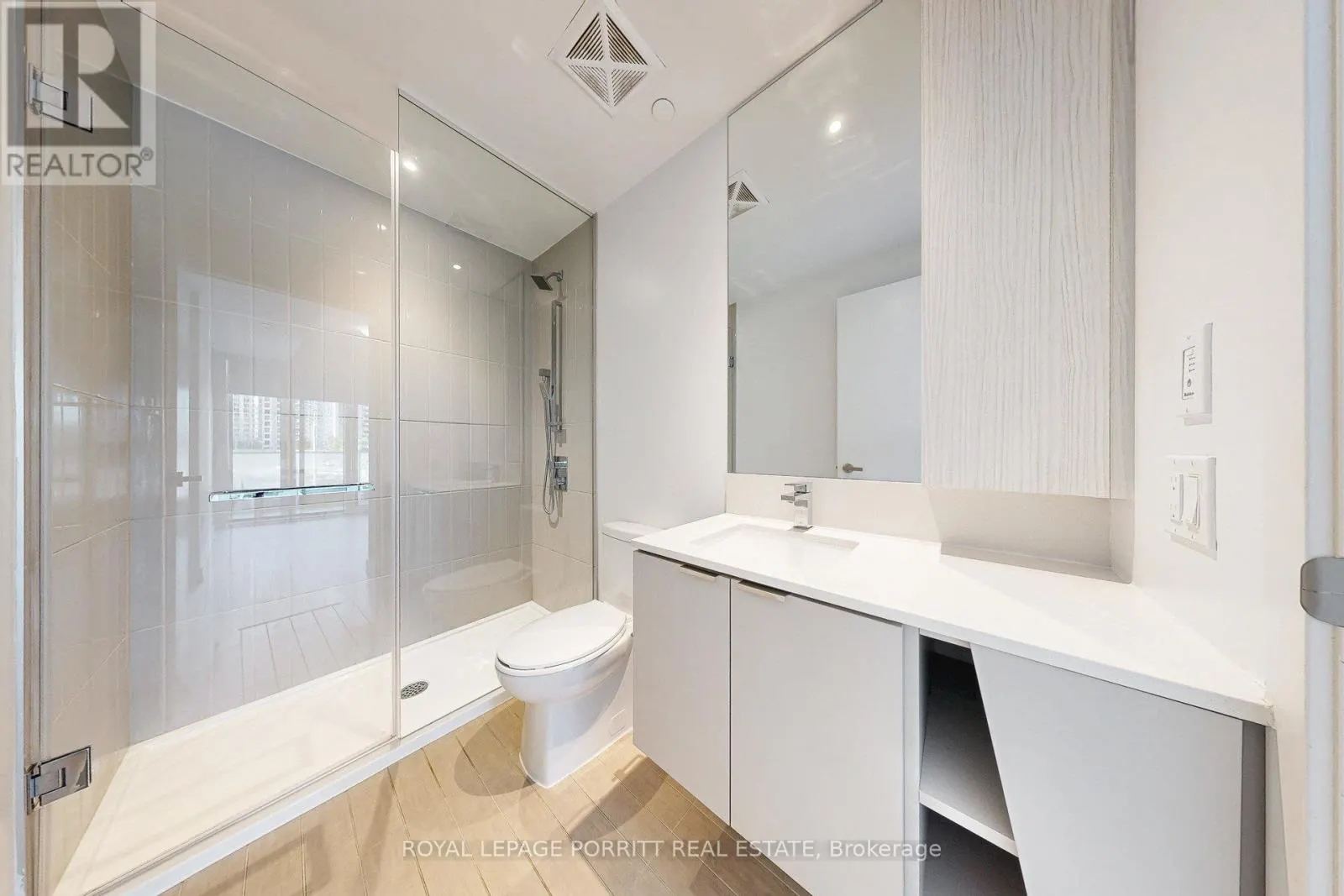 202 - 3883 QUARTZ ROAD