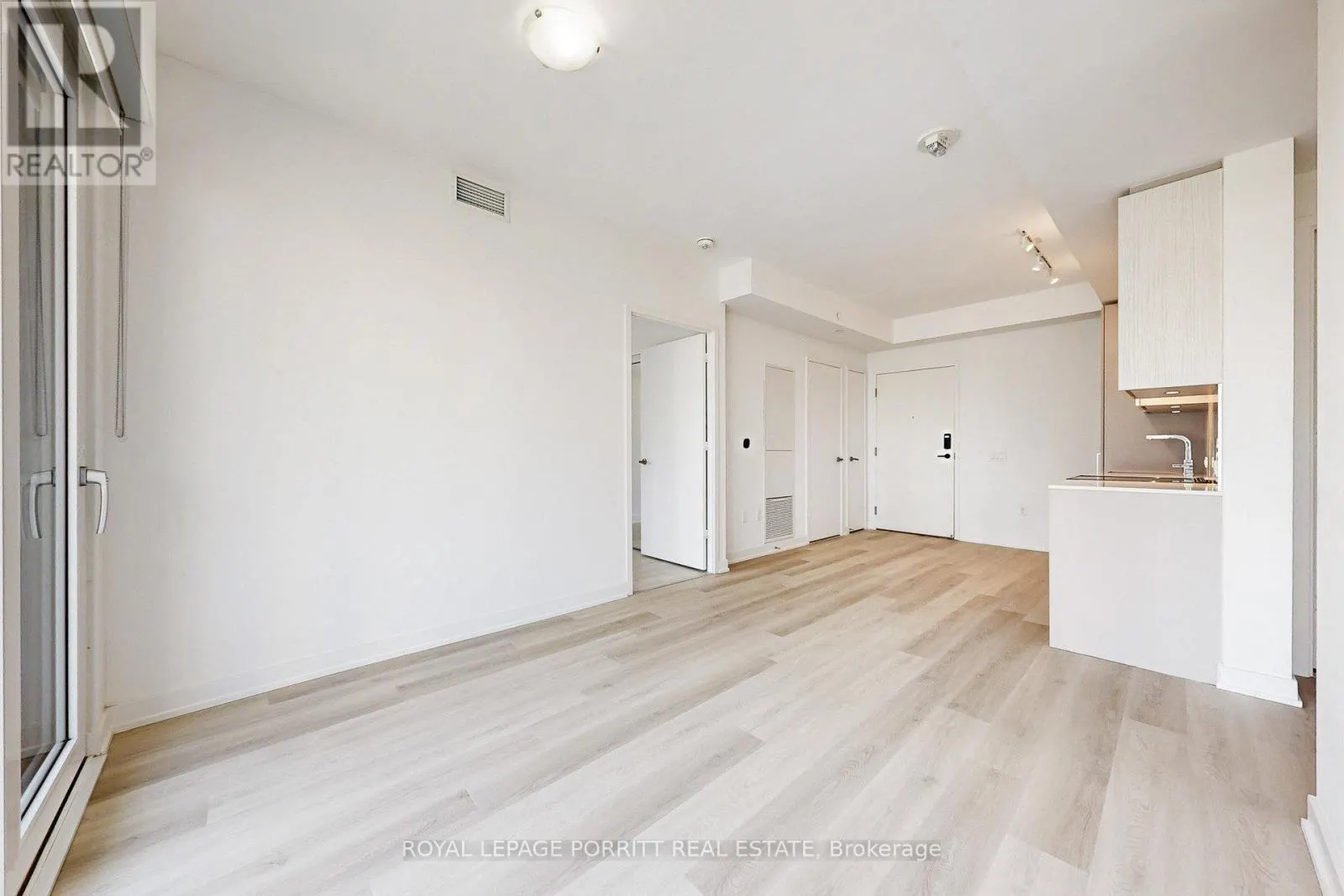 202 - 3883 QUARTZ ROAD