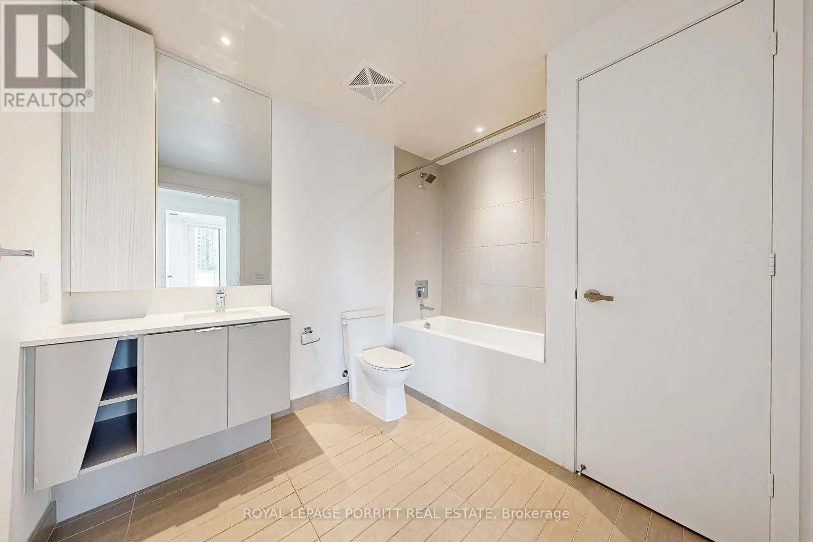 202 - 3883 QUARTZ ROAD