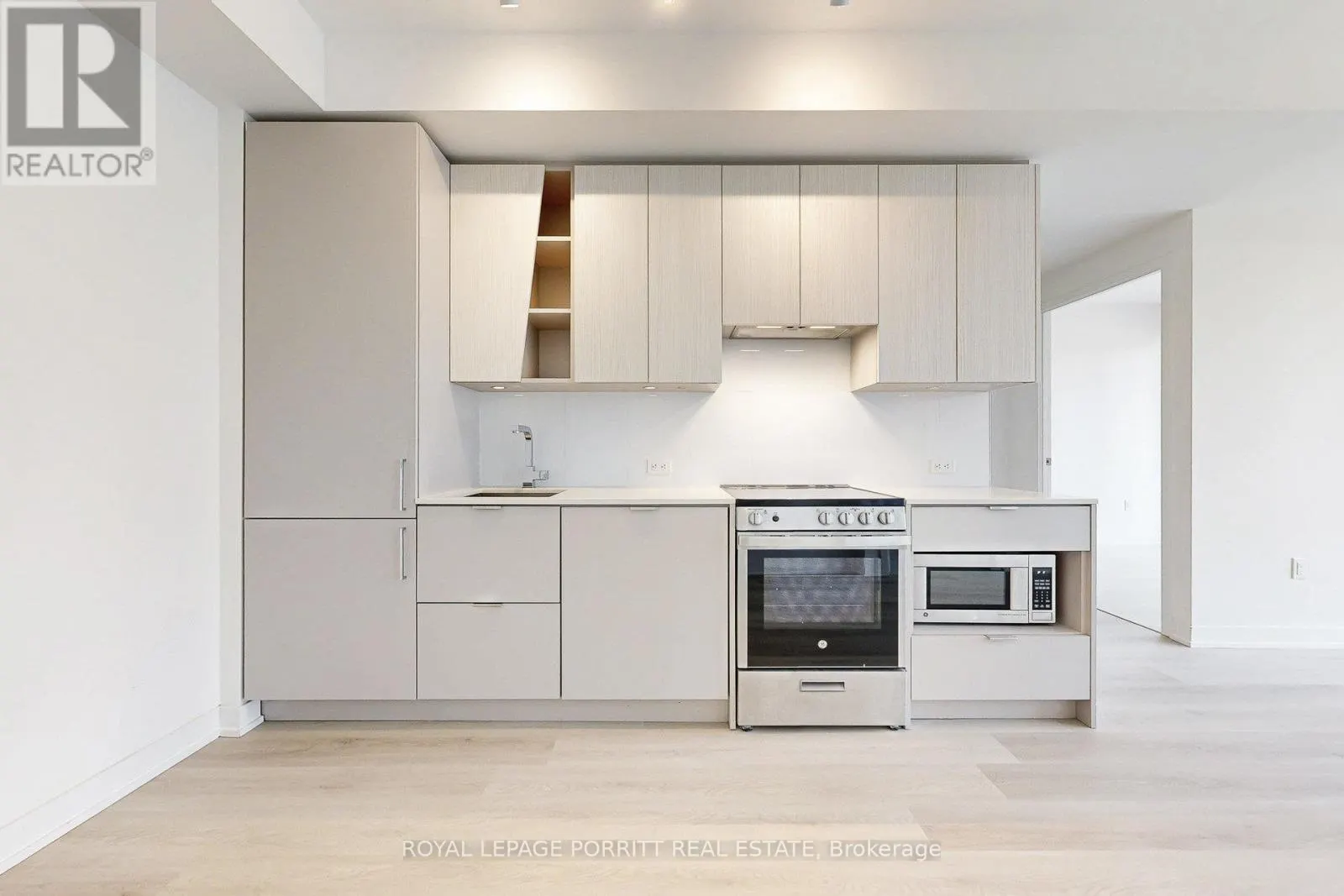 202 - 3883 QUARTZ ROAD