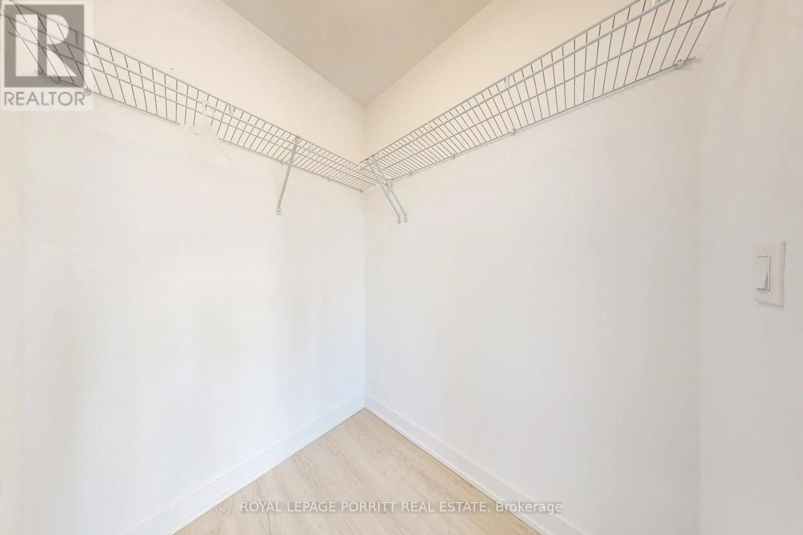 202 - 3883 QUARTZ ROAD
