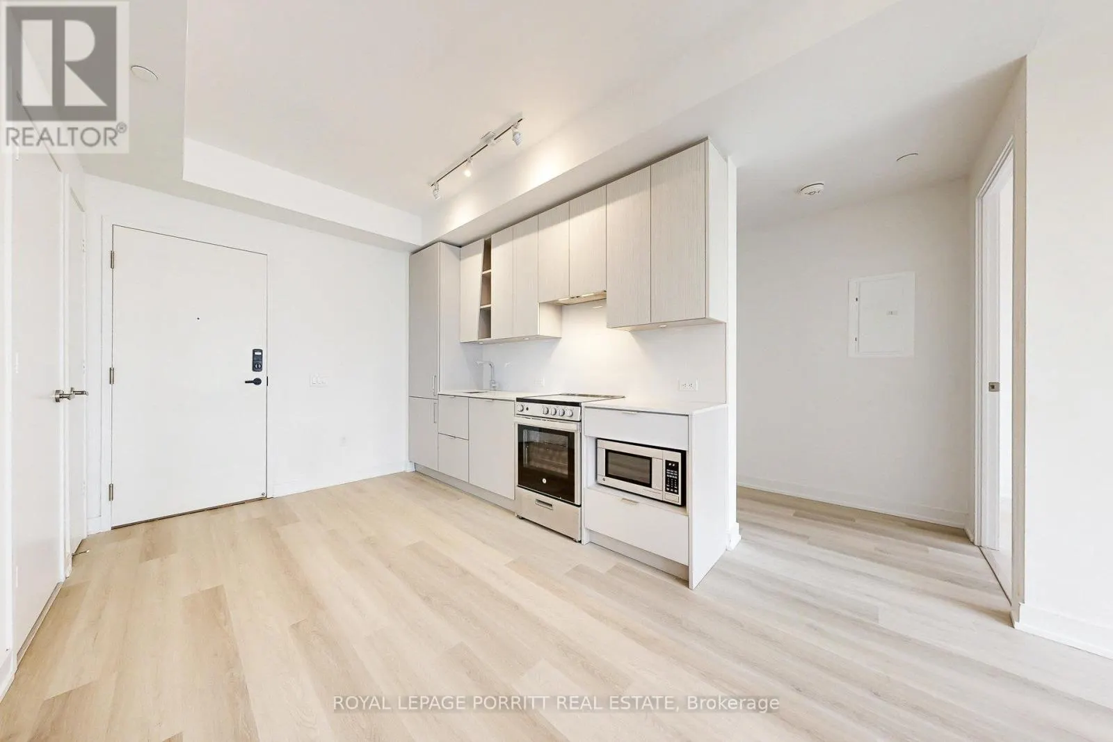 202 - 3883 QUARTZ ROAD