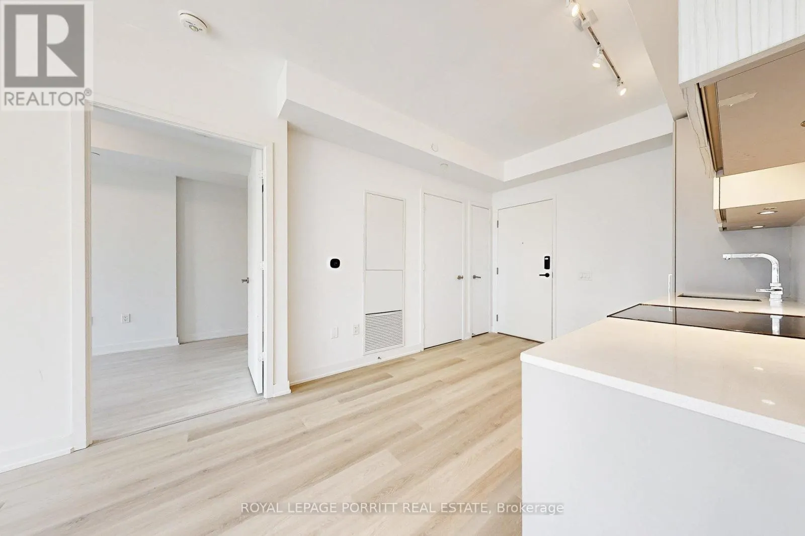 202 - 3883 QUARTZ ROAD