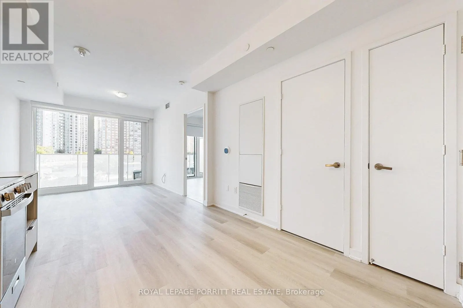202 - 3883 QUARTZ ROAD