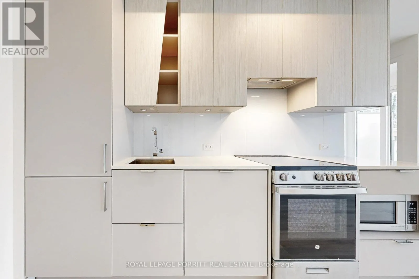 202 - 3883 QUARTZ ROAD