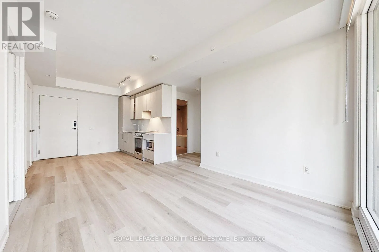 202 - 3883 QUARTZ ROAD