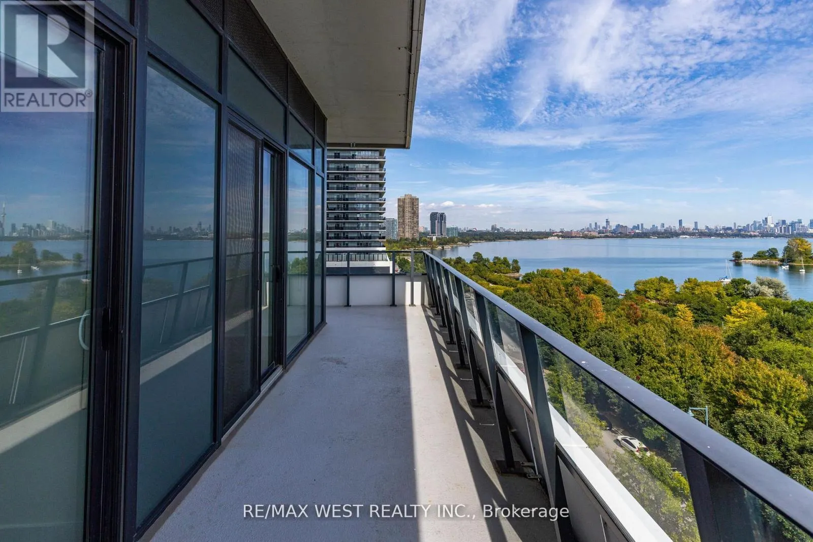 702 - 20 SHORE BREEZE DRIVE