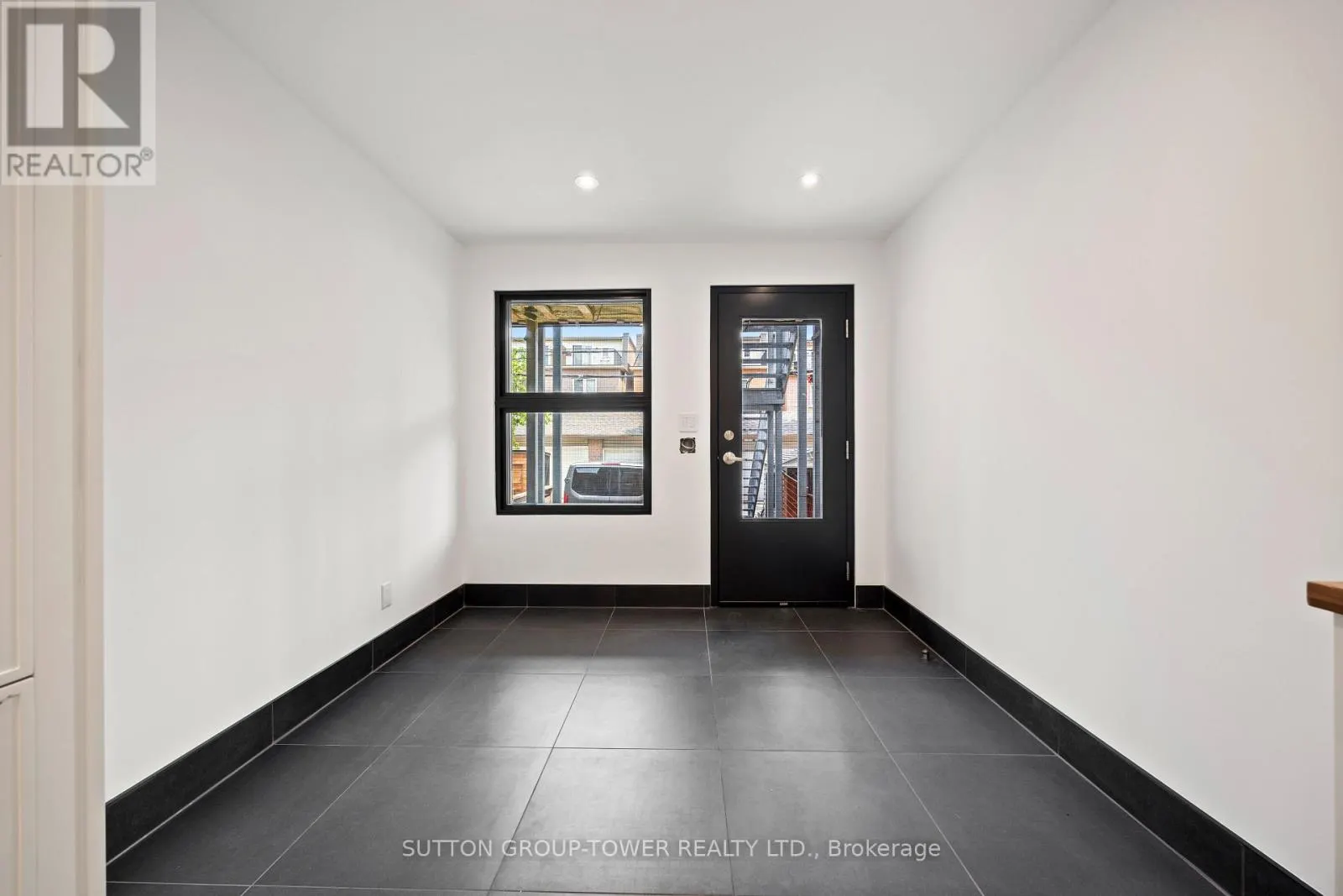 2 - 105 CAMPBELL AVENUE S