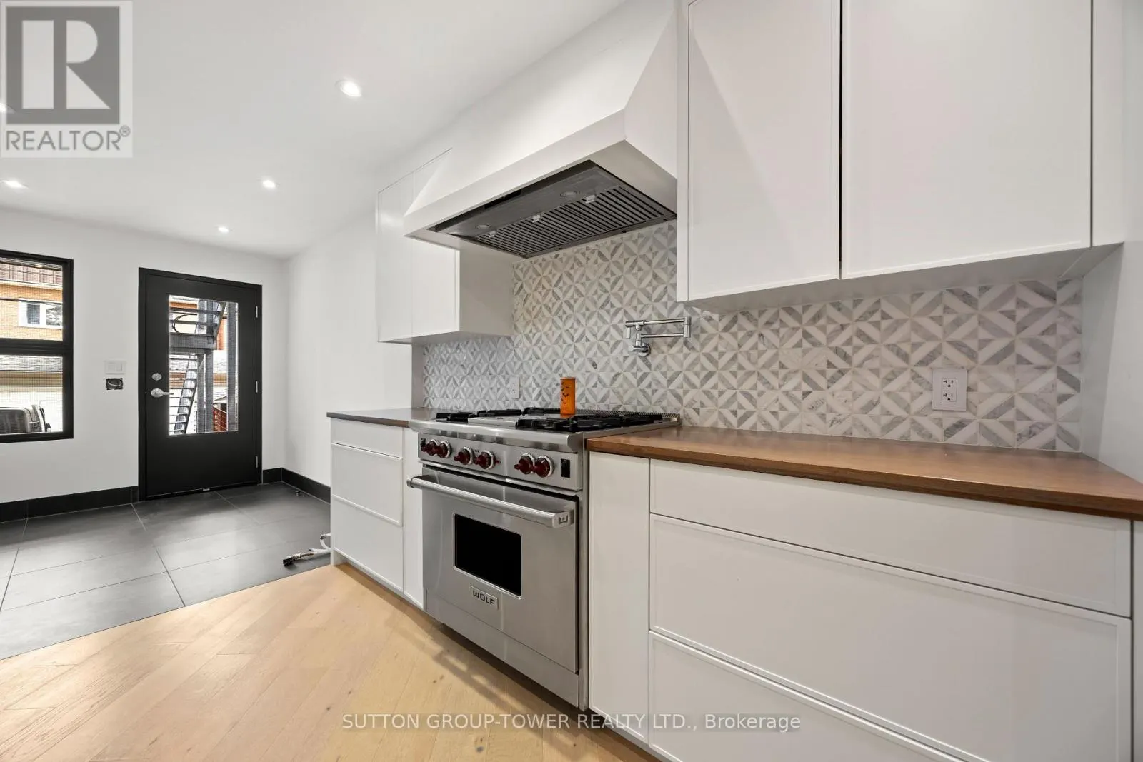 2 - 105 CAMPBELL AVENUE S