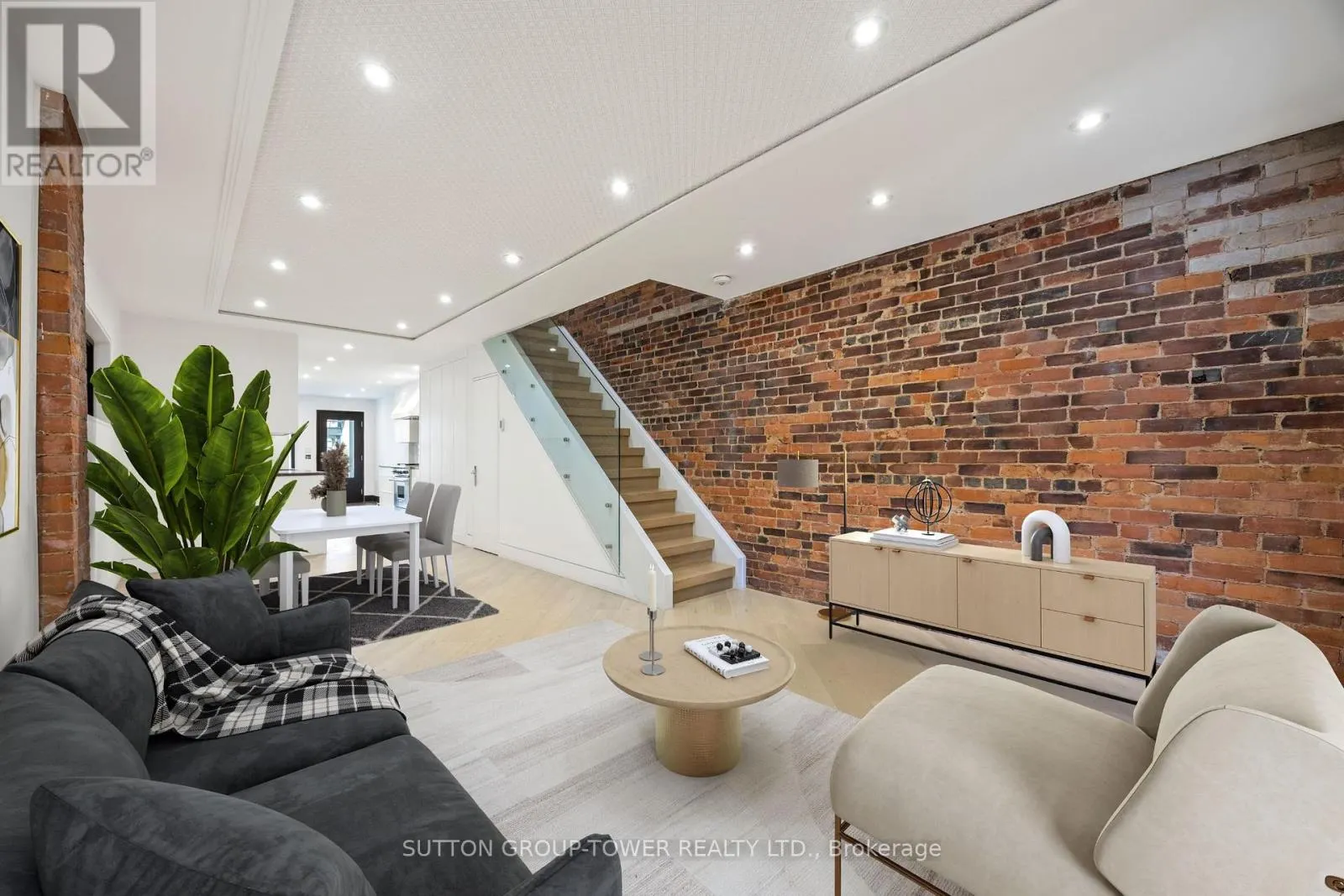 2 - 105 CAMPBELL AVENUE S