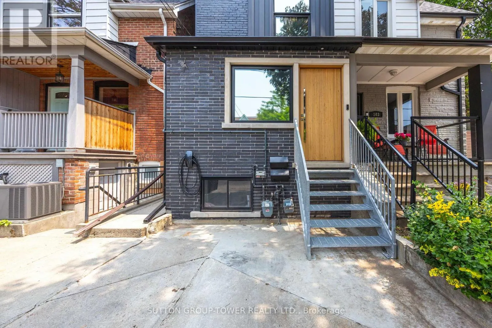 2 - 105 CAMPBELL AVENUE S