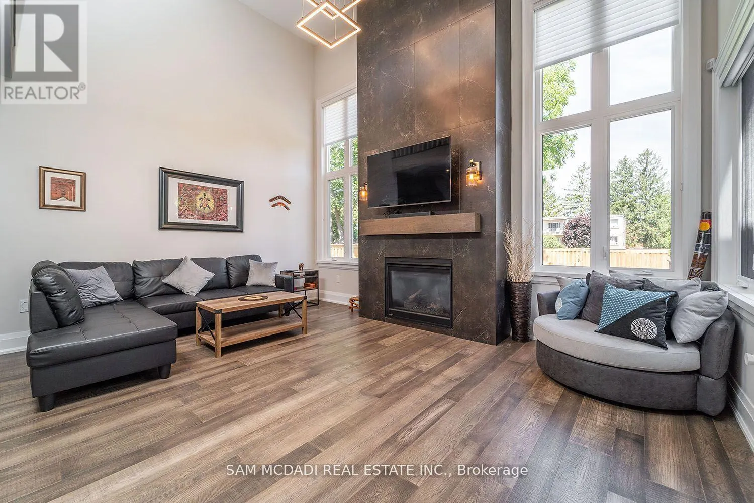 2163 DEYNCOURT DRIVE