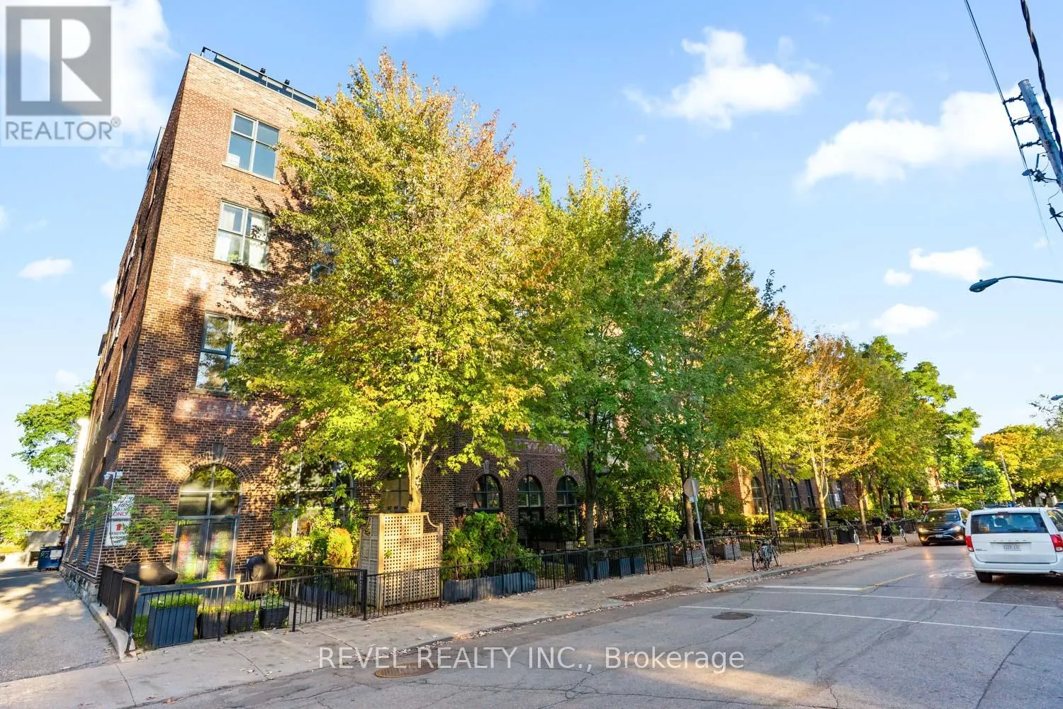 204 - 369 SORAUREN AVENUE