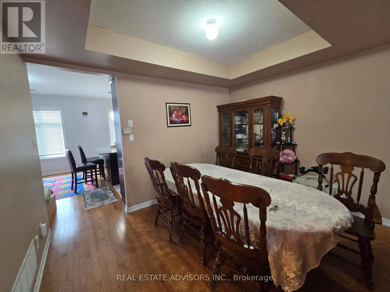 1272 MAIN STREET E