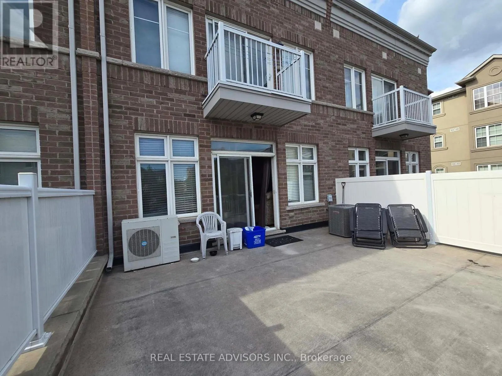 1272 MAIN STREET E