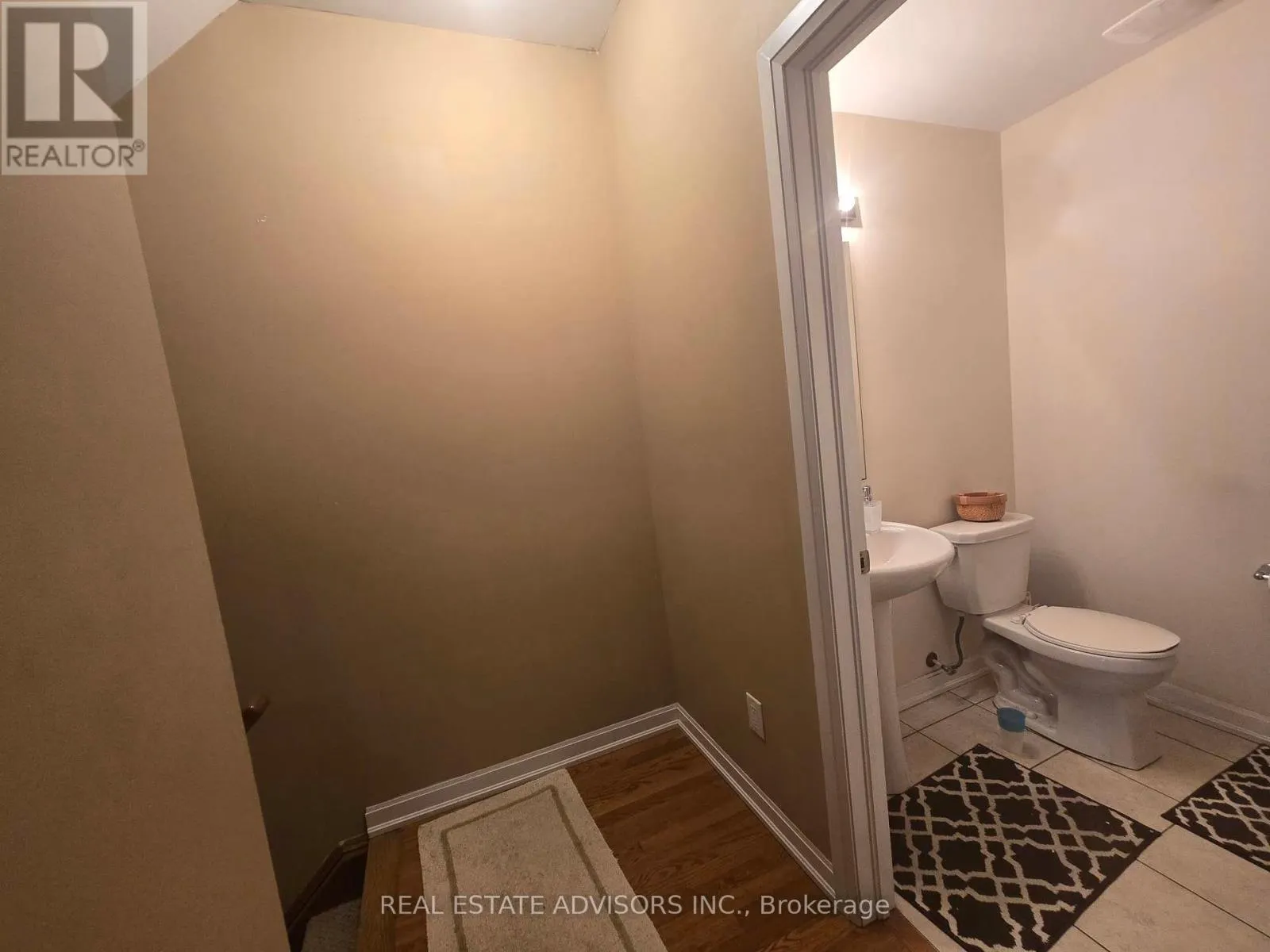 1272 MAIN STREET E