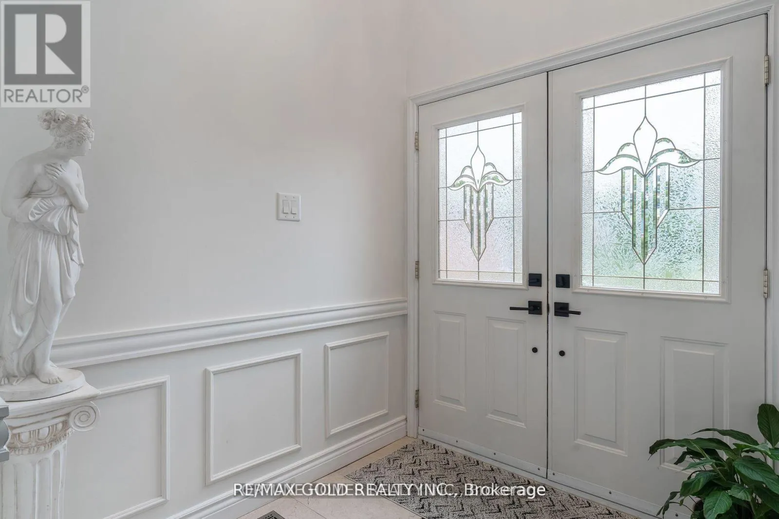 14 SHADYWOOD ROAD