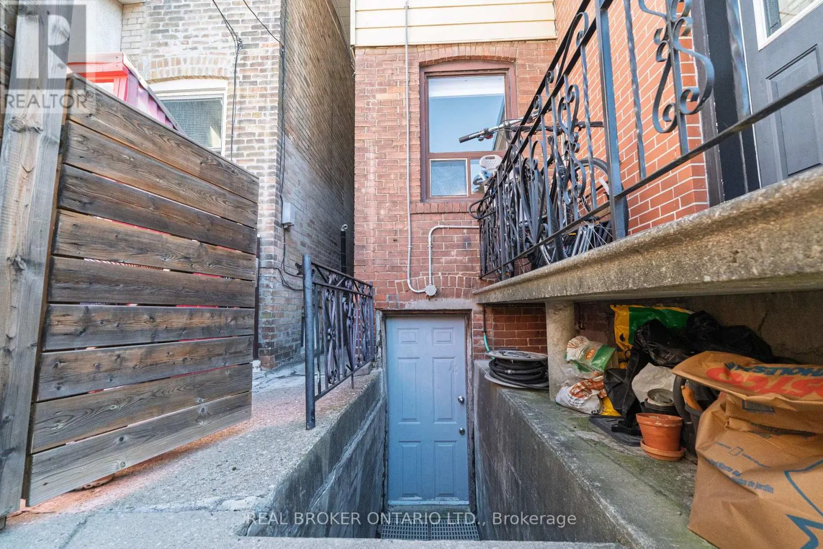 204 EARLSCOURT AVENUE W