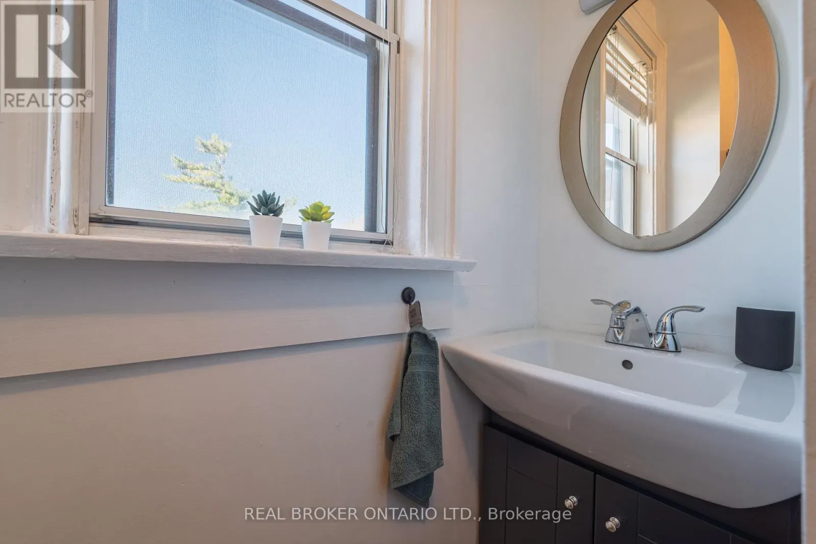 204 EARLSCOURT AVENUE W
