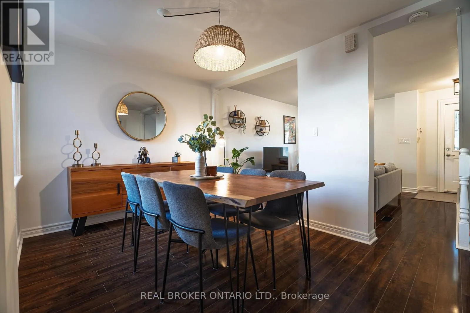 204 EARLSCOURT AVENUE W