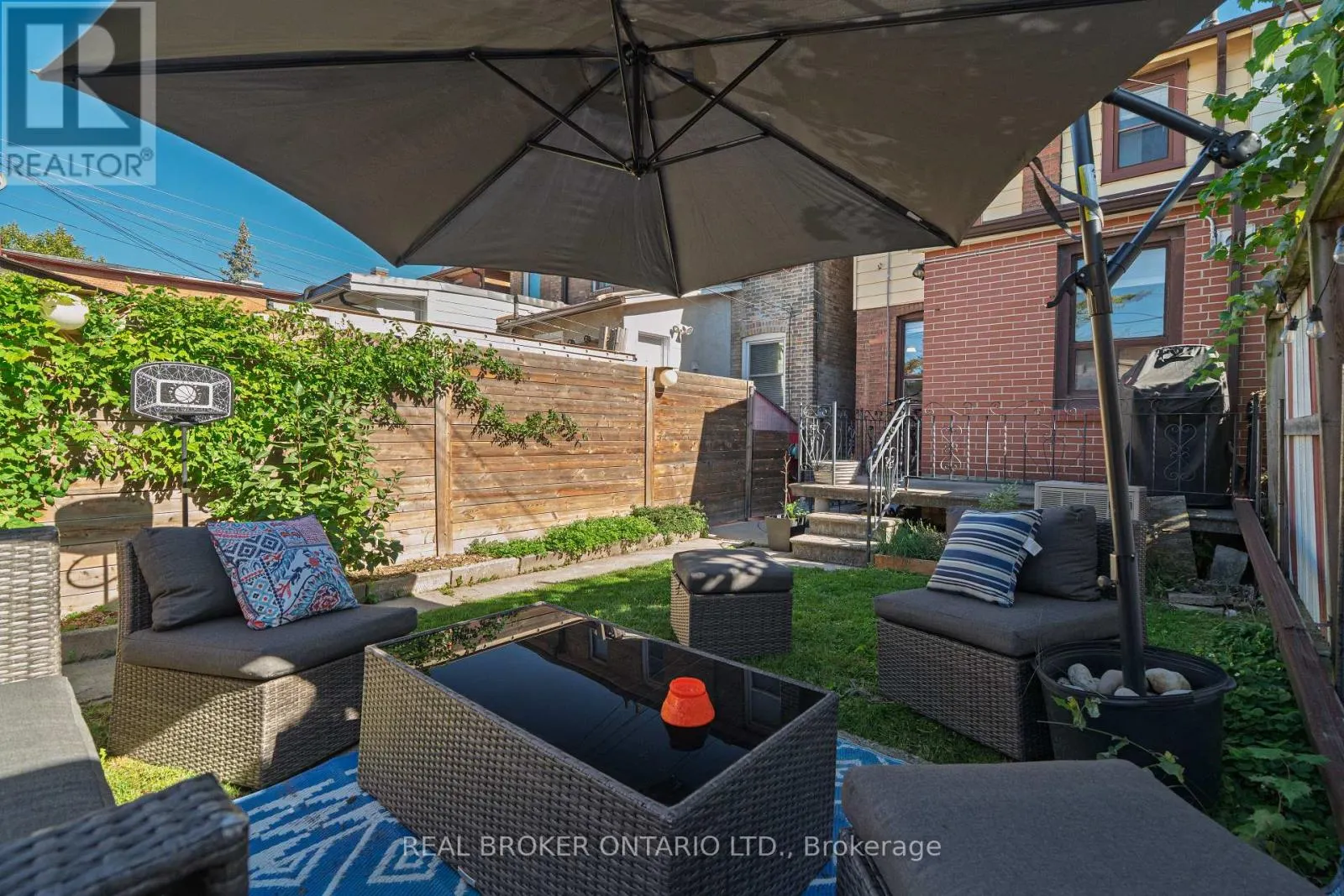 204 EARLSCOURT AVENUE W
