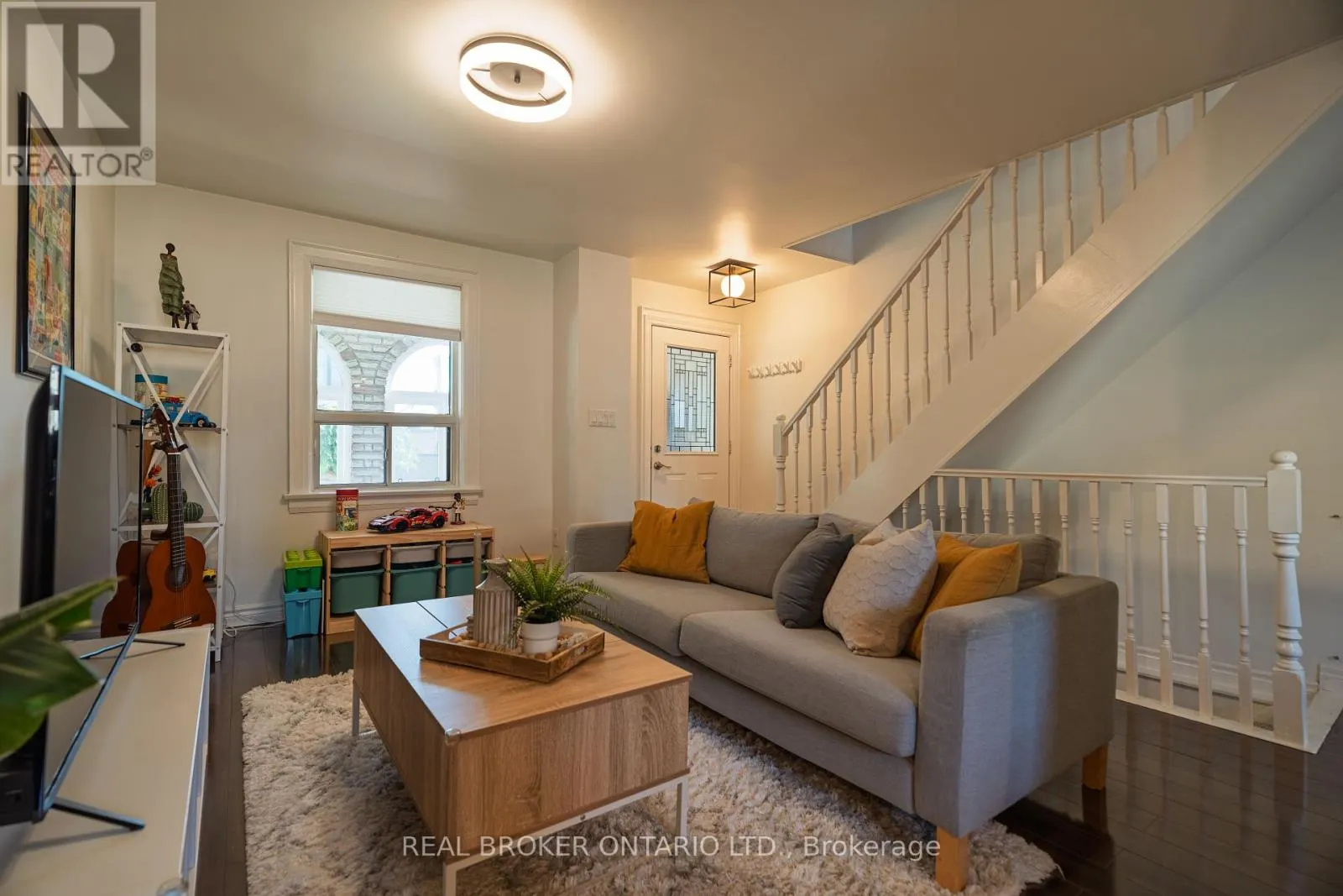 204 EARLSCOURT AVENUE W