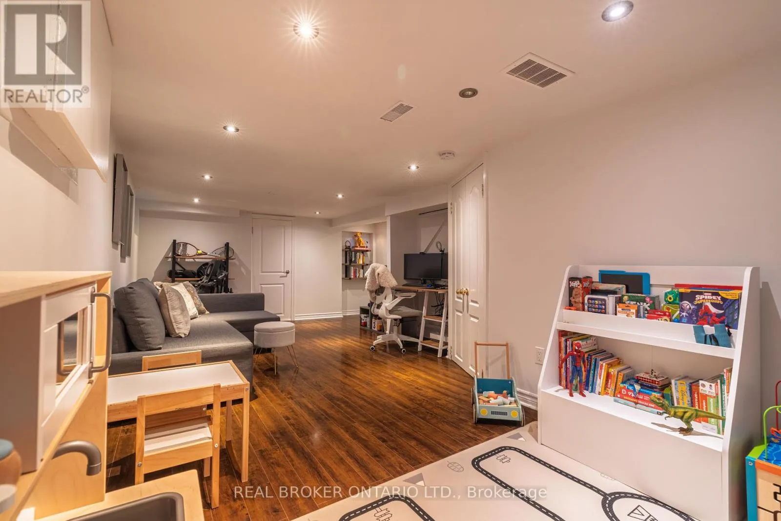 204 EARLSCOURT AVENUE W