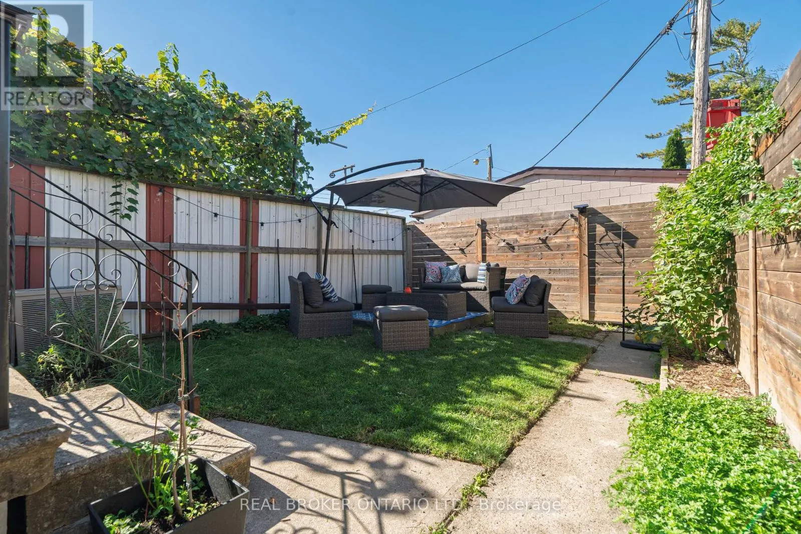 204 EARLSCOURT AVENUE W