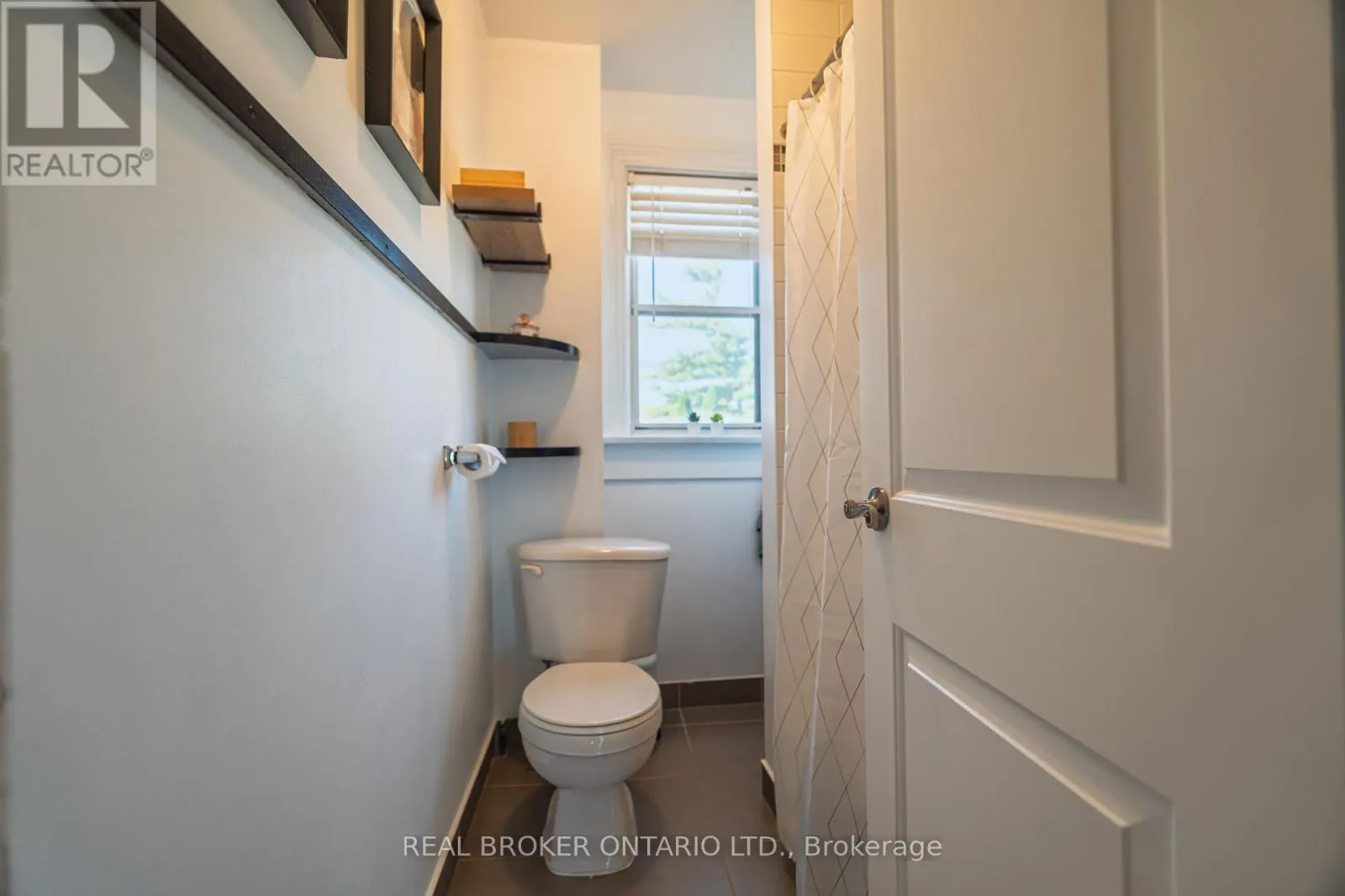 204 EARLSCOURT AVENUE W