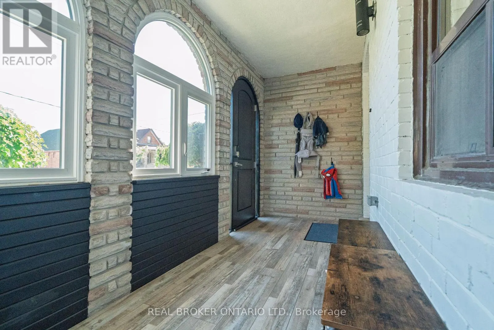 204 EARLSCOURT AVENUE W
