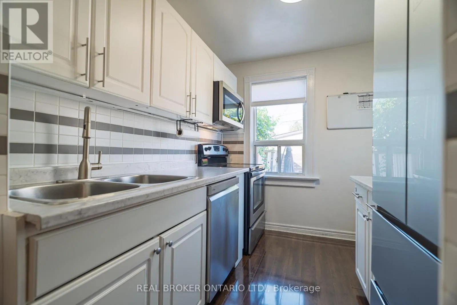 204 EARLSCOURT AVENUE W