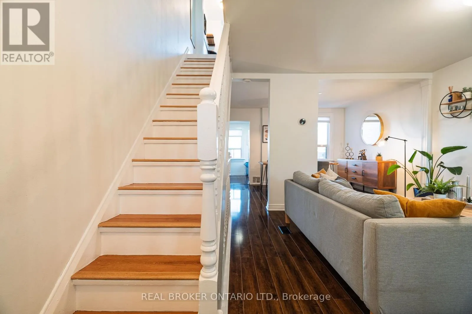 204 EARLSCOURT AVENUE W