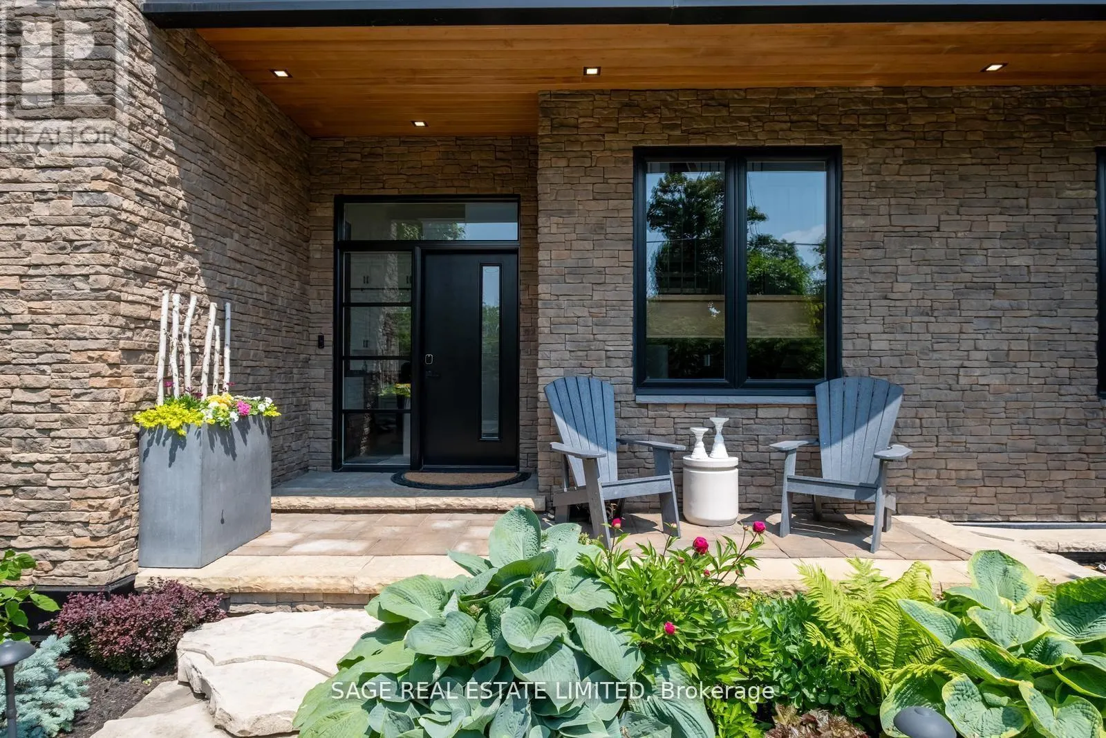 26 WELLESWORTH DRIVE