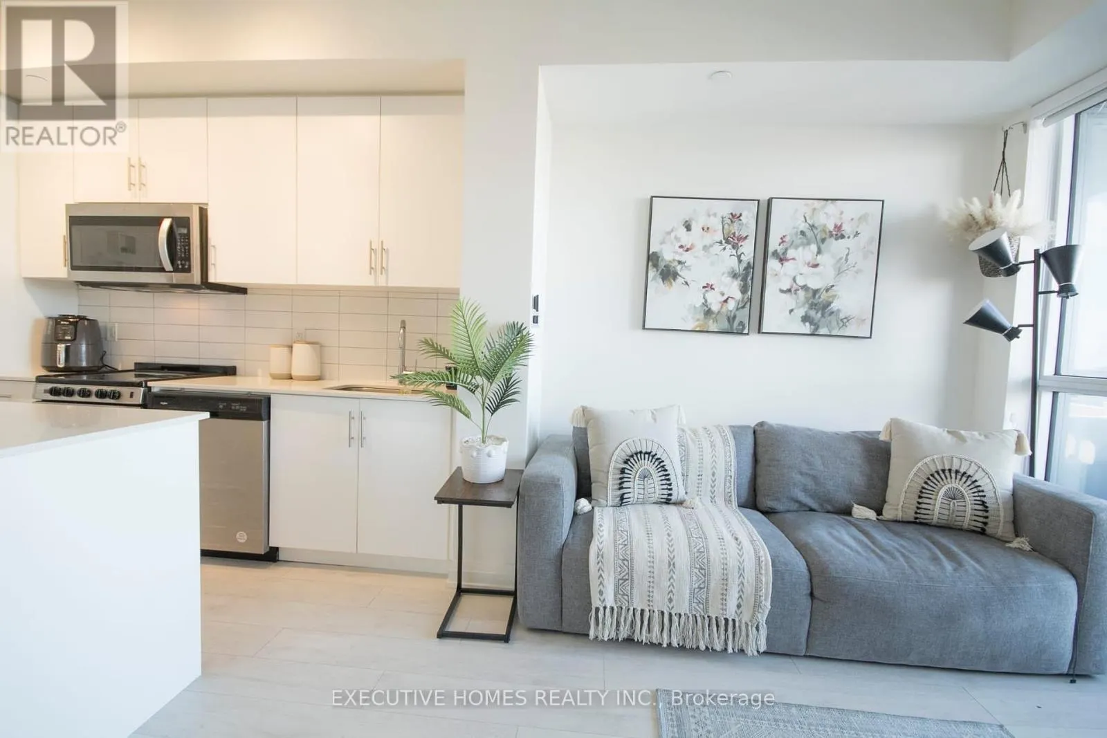 411 - 509 DUNDAS STREET