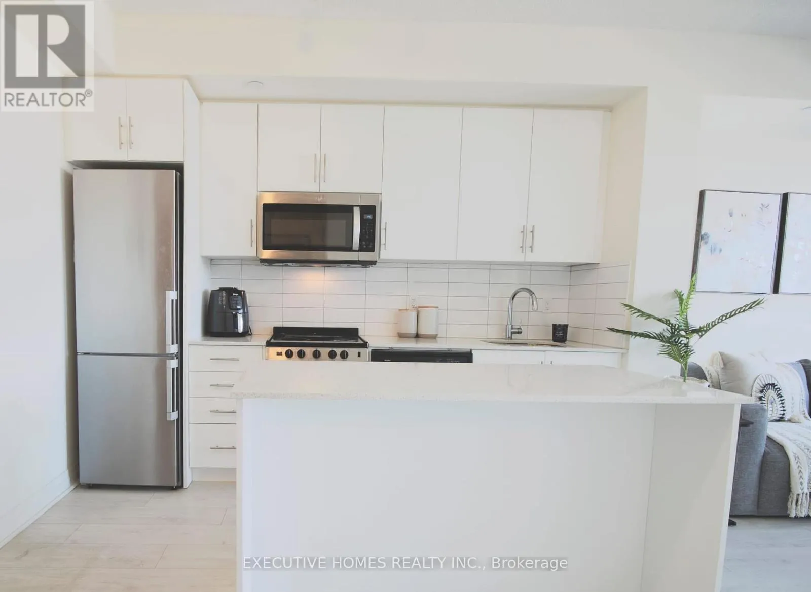 411 - 509 DUNDAS STREET