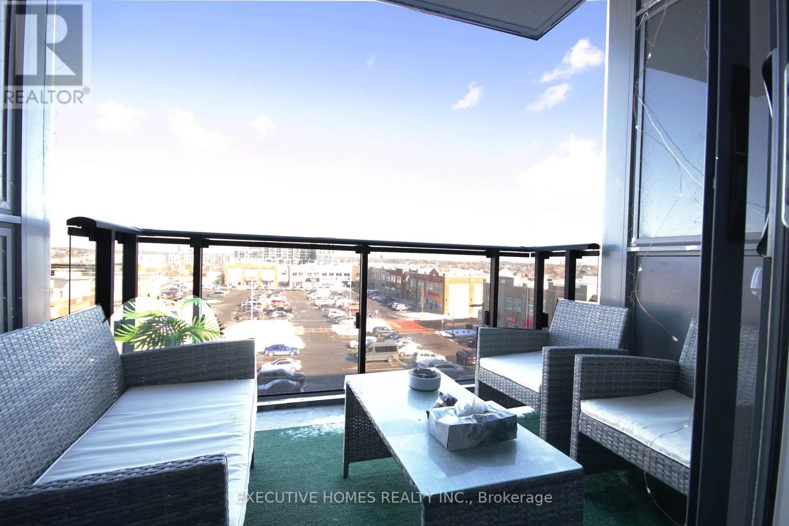 411 - 509 DUNDAS STREET