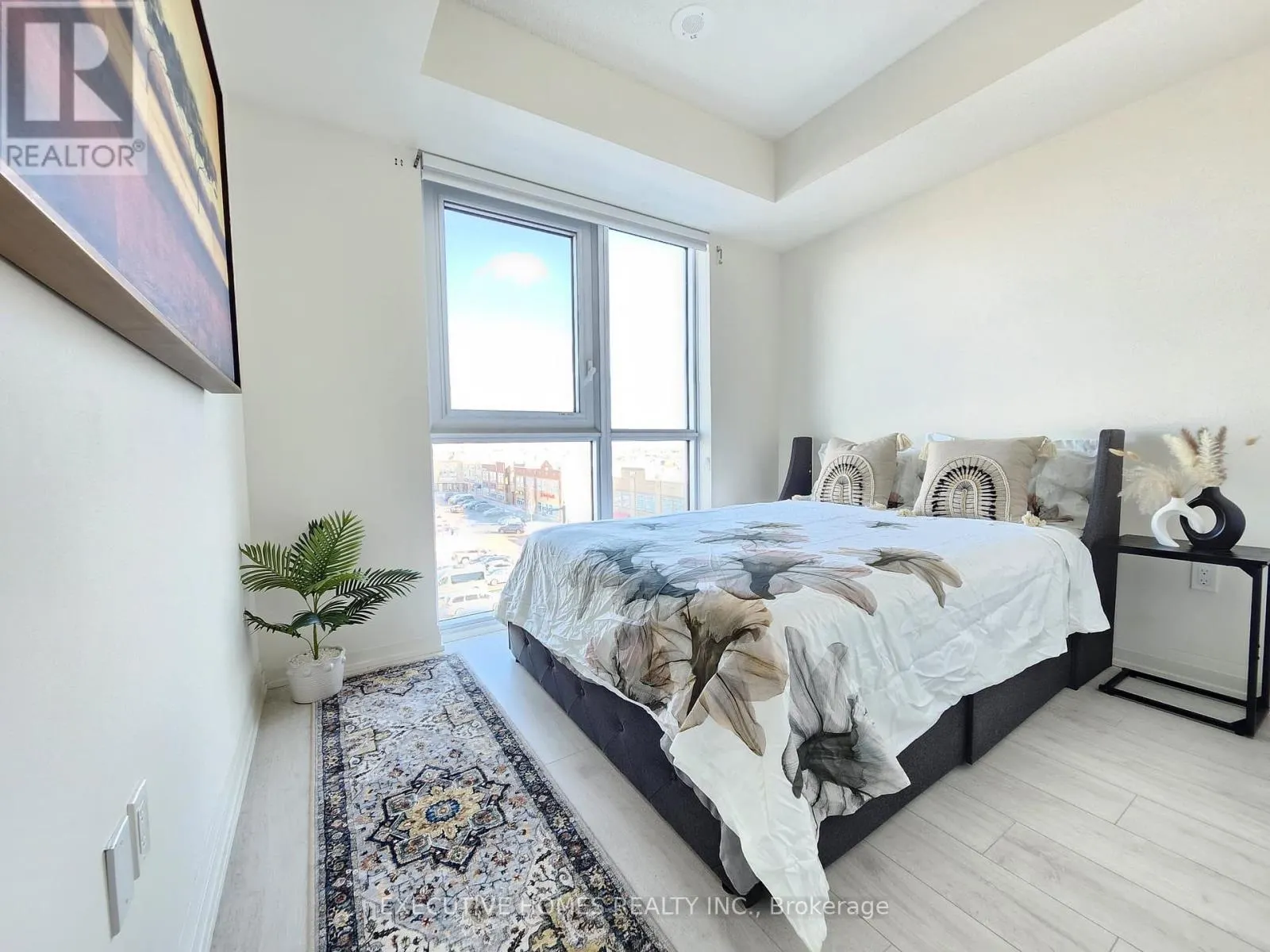 411 - 509 DUNDAS STREET