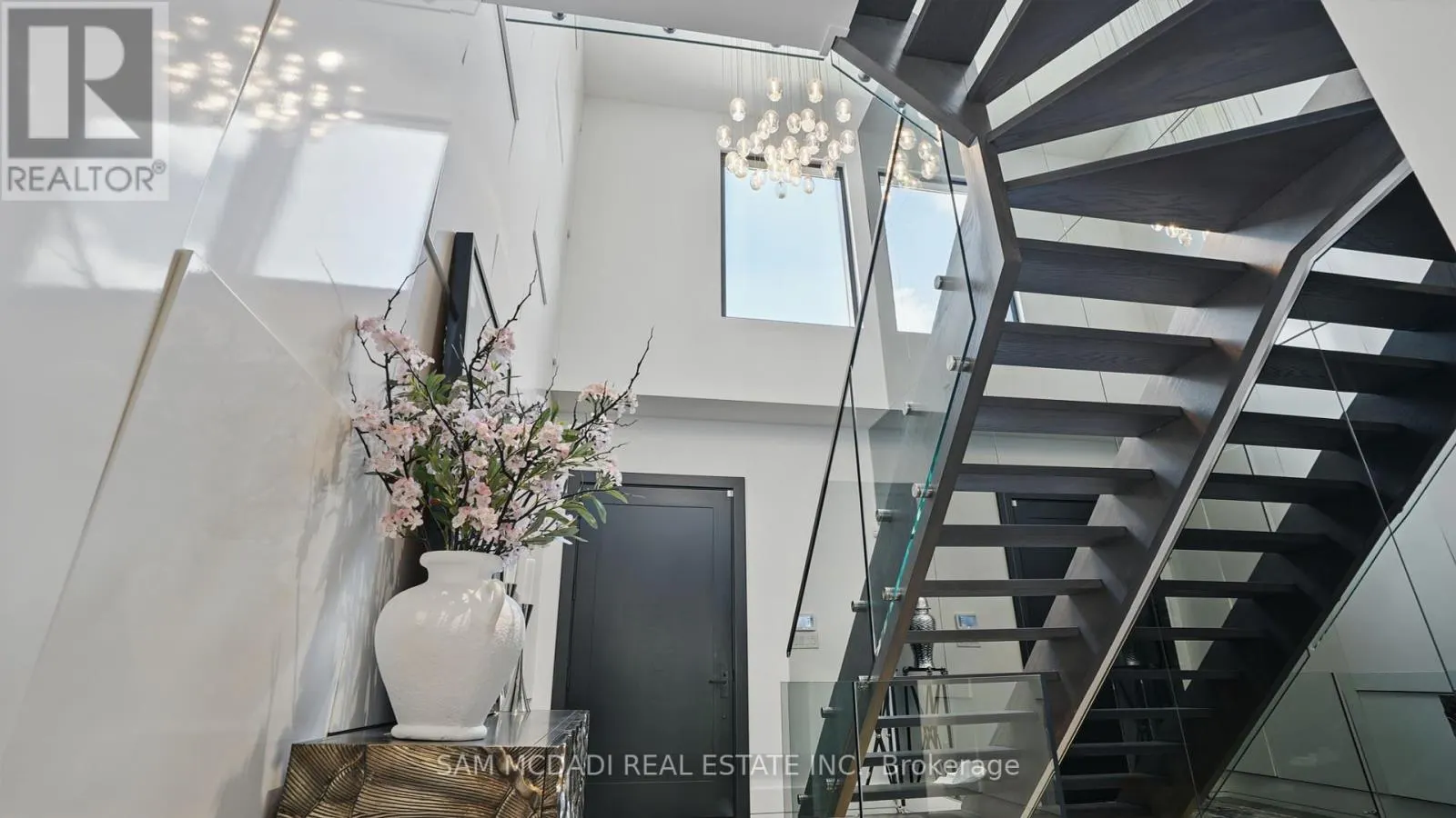 7B IROQUOIS AVENUE