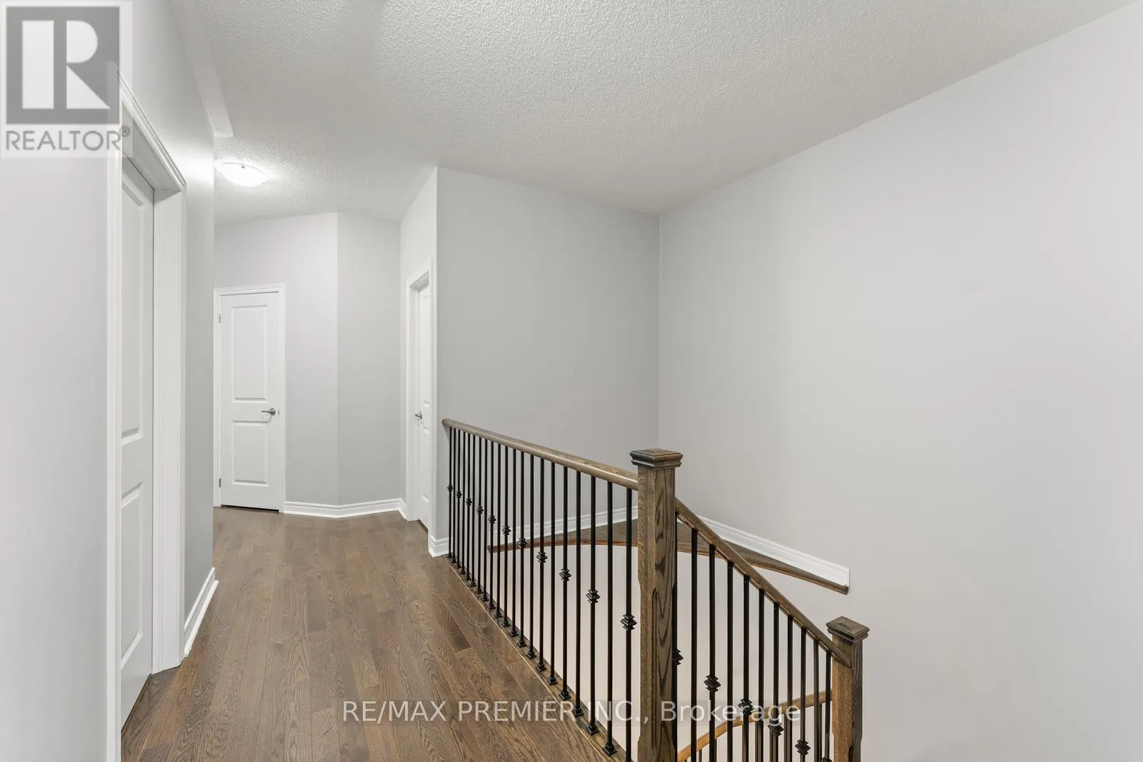 71 HOEY CRESCENT