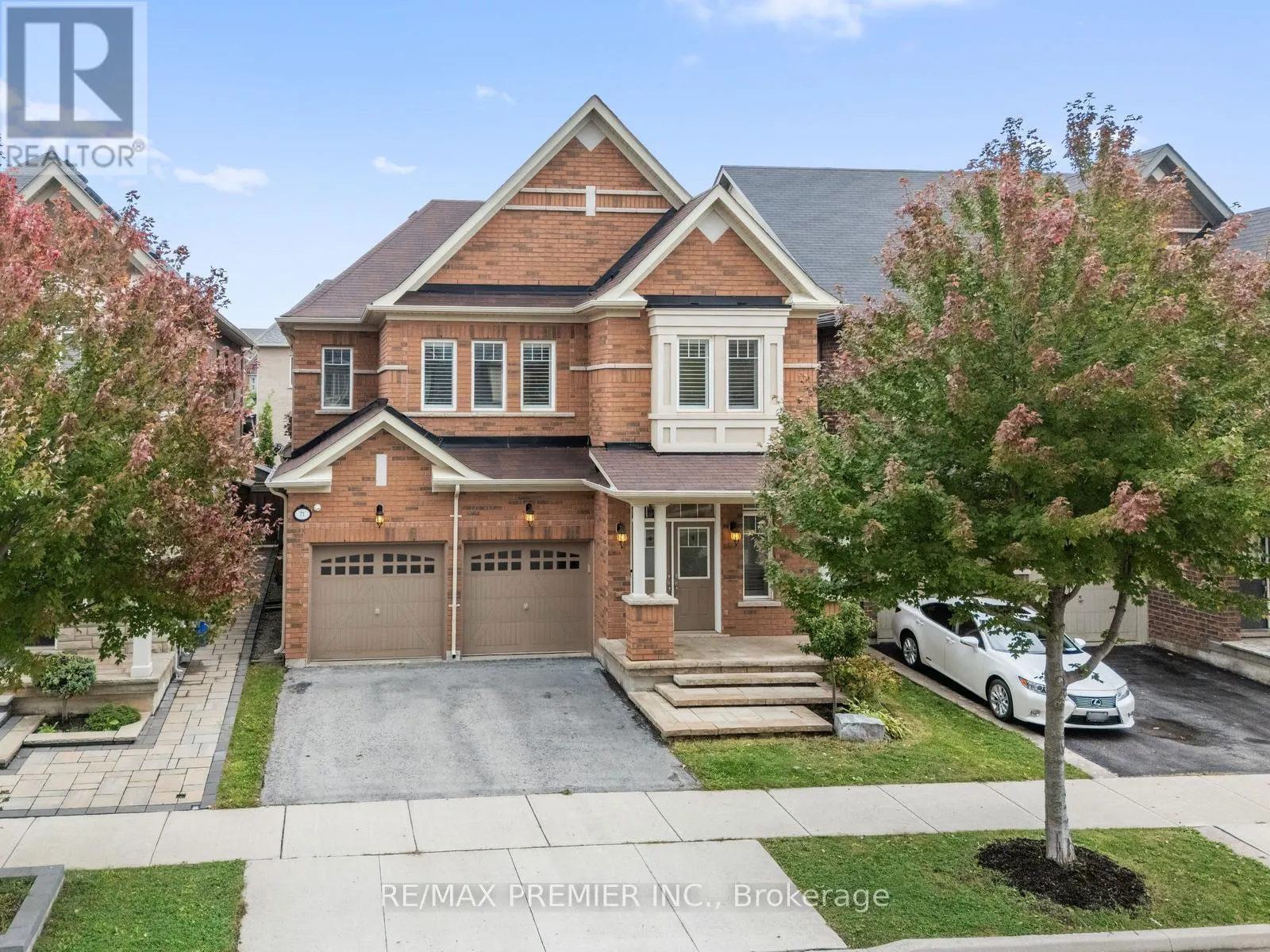 71 HOEY CRESCENT