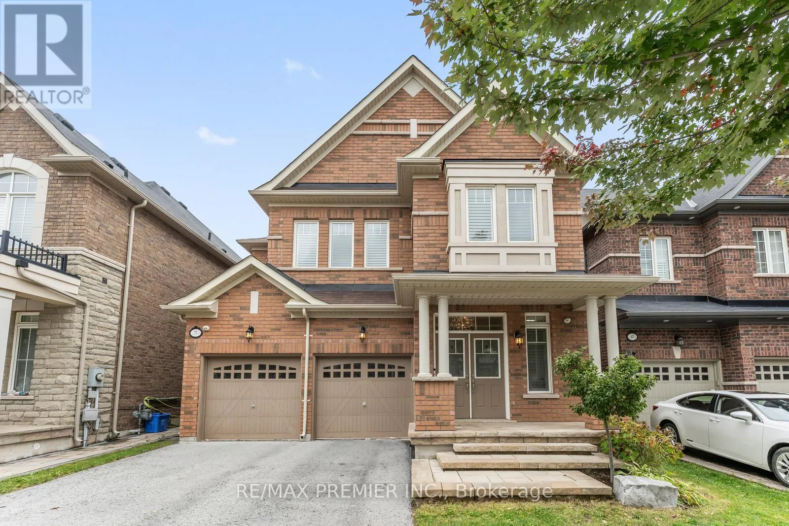 71 HOEY CRESCENT