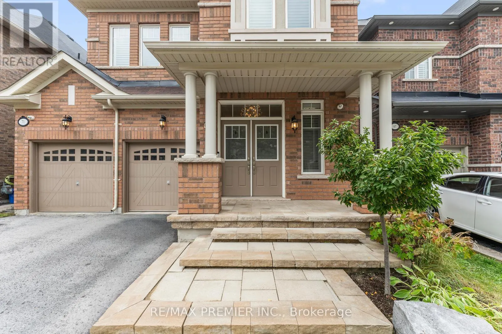 71 HOEY CRESCENT