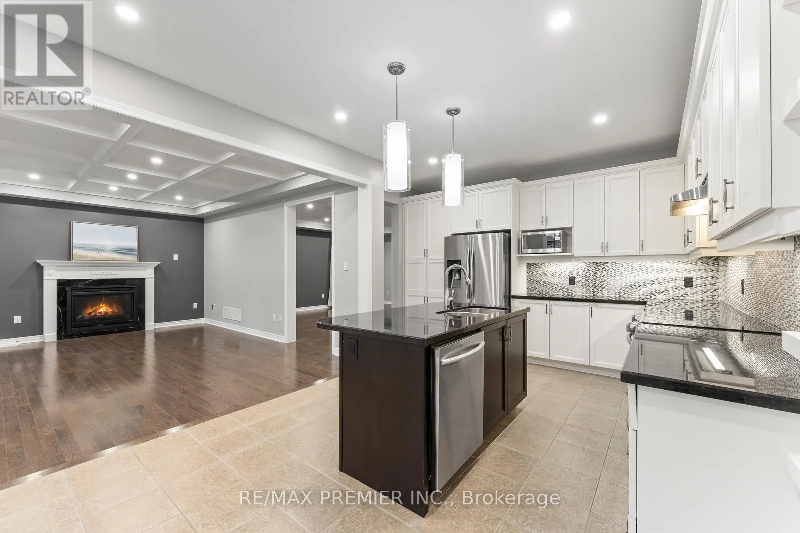 71 HOEY CRESCENT